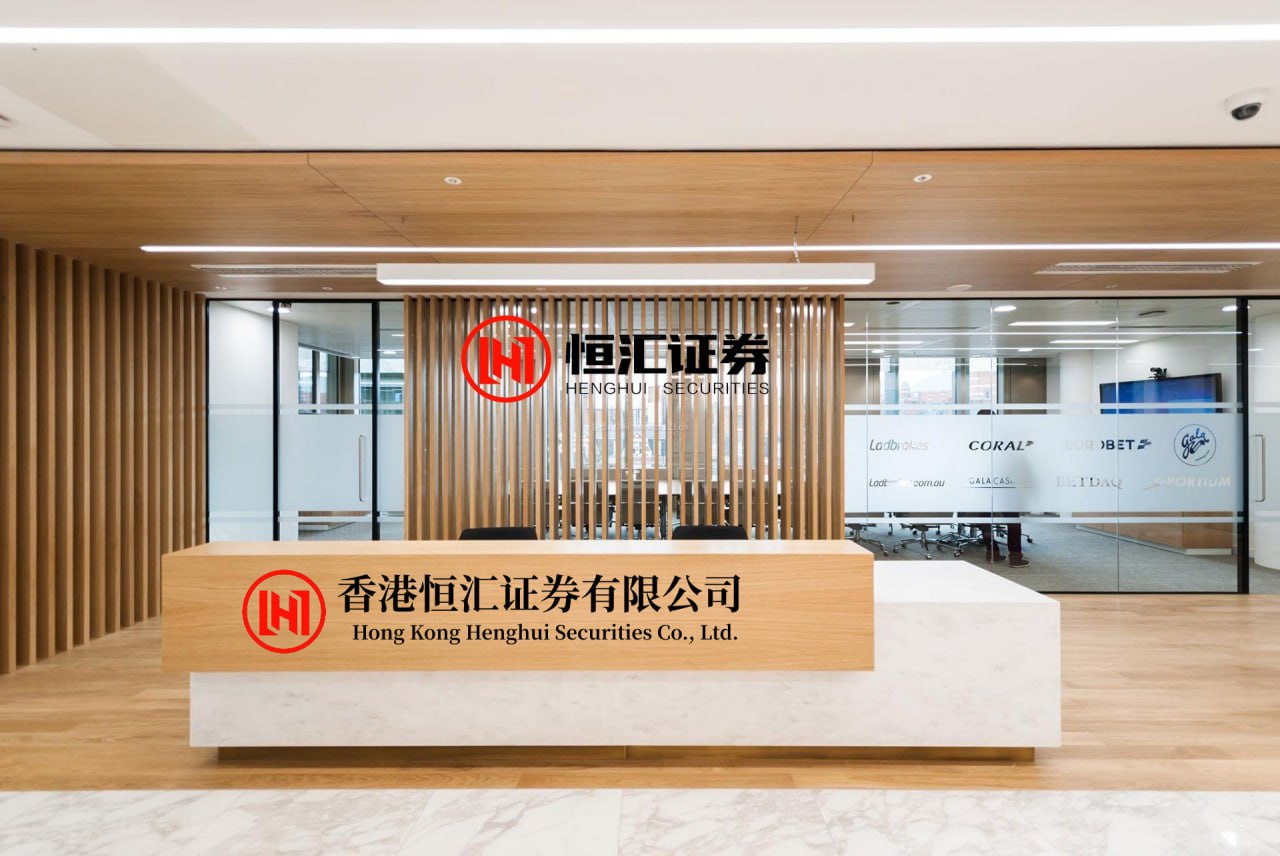 福盈策略 网友带哈士奇到姥姥家，结果当天人和狗就都被赶出来了，太惨了哈哈哈...